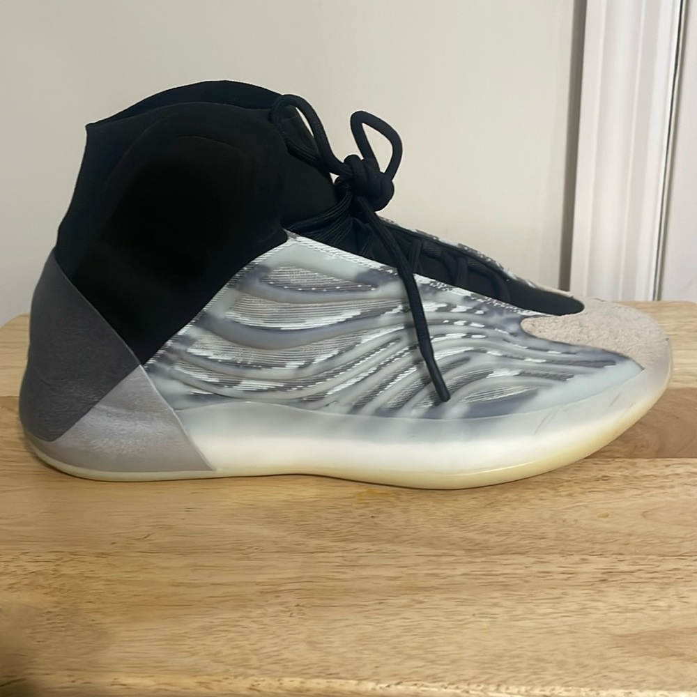 Adidas YZY QNTM